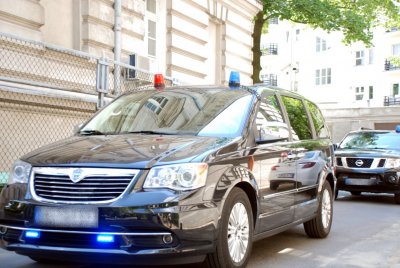 CBA bada aferę reprywatyzacyjną w Warszawie – biznesmen z Konstancina, jego żona i znany adwokat zatrzymani. Wyłudzona nieruchomość warta 38 mln zł