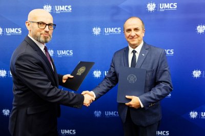 Fot. Bartosz Proll. Na zdjęciu od lewej Szef CBA Andrzej Stróżny i Rektor UMCS prof. dr hab. Radosław Dobrowolski